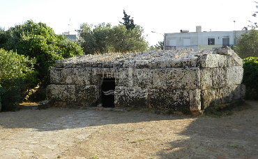 Il monumento delle 100 pietre a Patù