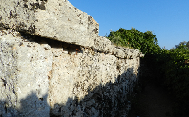 Il monumento delle 100 pietre a Patù