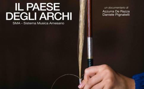 Domani a Lecce “Il Paese degli Archi”, documentario di Azzurra De Razza e Daniele Pignatelli che racconta le origini e l'evoluzione di SMA – Sistema Musica Arnesano, intorno alla famiglia Rana.