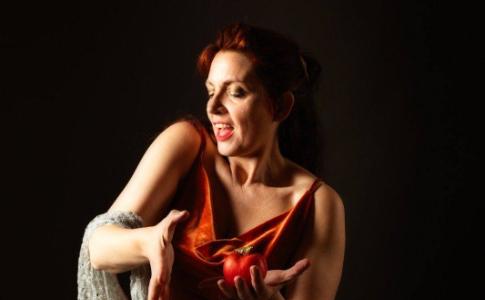 Venerdì 24 gennaio | LECCE | "Era meglio la papaya" di e con Arianna Gambaccini da Nasca il Teatro