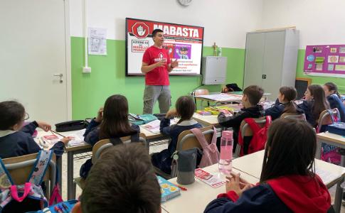 Bullismo: i giovani di Mabasta nelle scuole del Piemonte